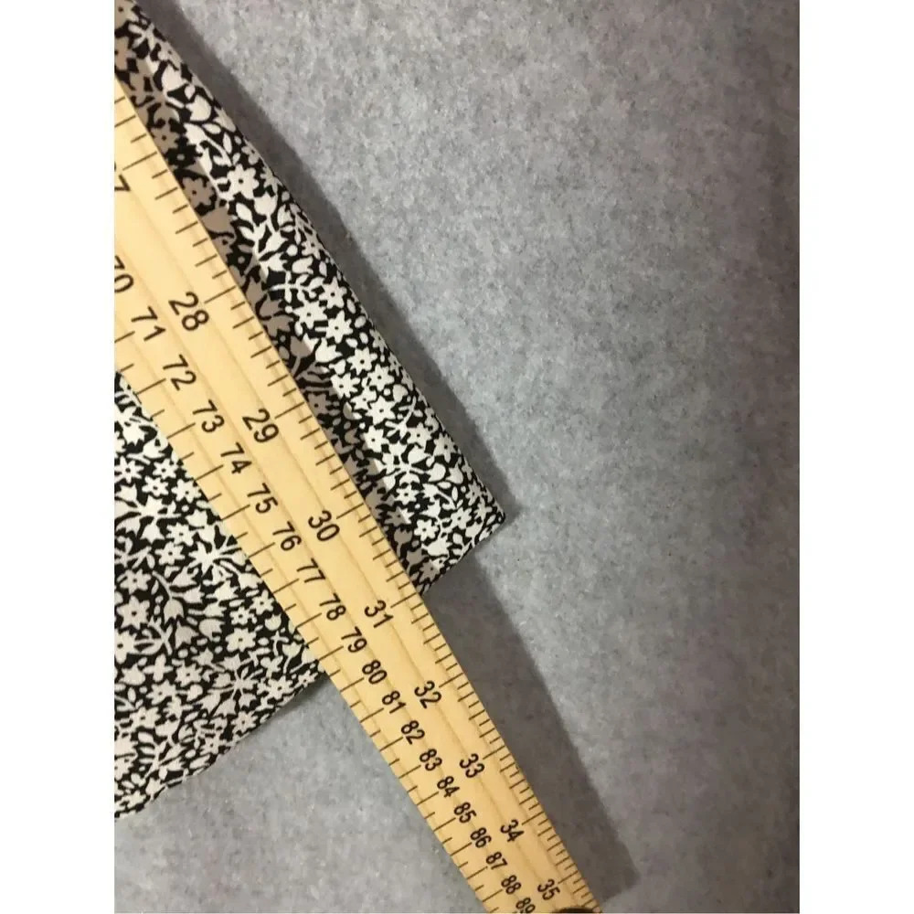 Womens Liz Claiborne Skirt Size Medium Black White Floral Stretchy Waist Casual - Picture 3 of 3